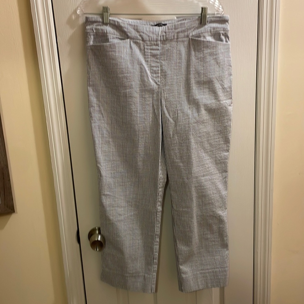 Blue and white seersucker cropped pants *add to bundle for $5**